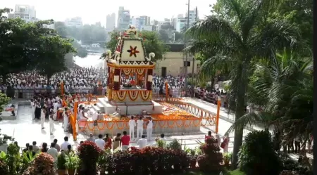 Meghadambari adorned with 300 kilograms of flowers