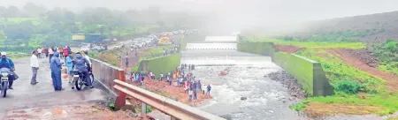 Crowd of tourists in the Kas, Vajrai, and Thoseghar areas