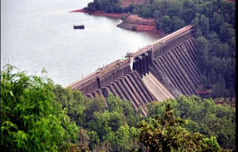 Koyna dam gates steady at four feet