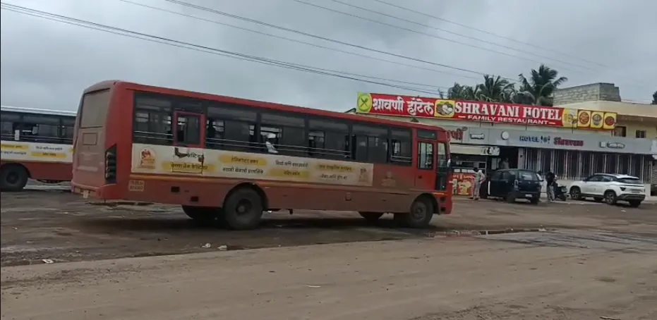 ३५ हजारांची रोकड आणि सोन्याचे दागिने असलेली बॅग चोरीस A bag containing ₹35,000 cash and gold jewelry was robbed