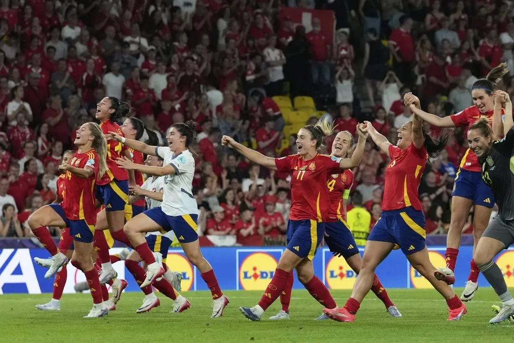 Spain women's football team reaches semifinals