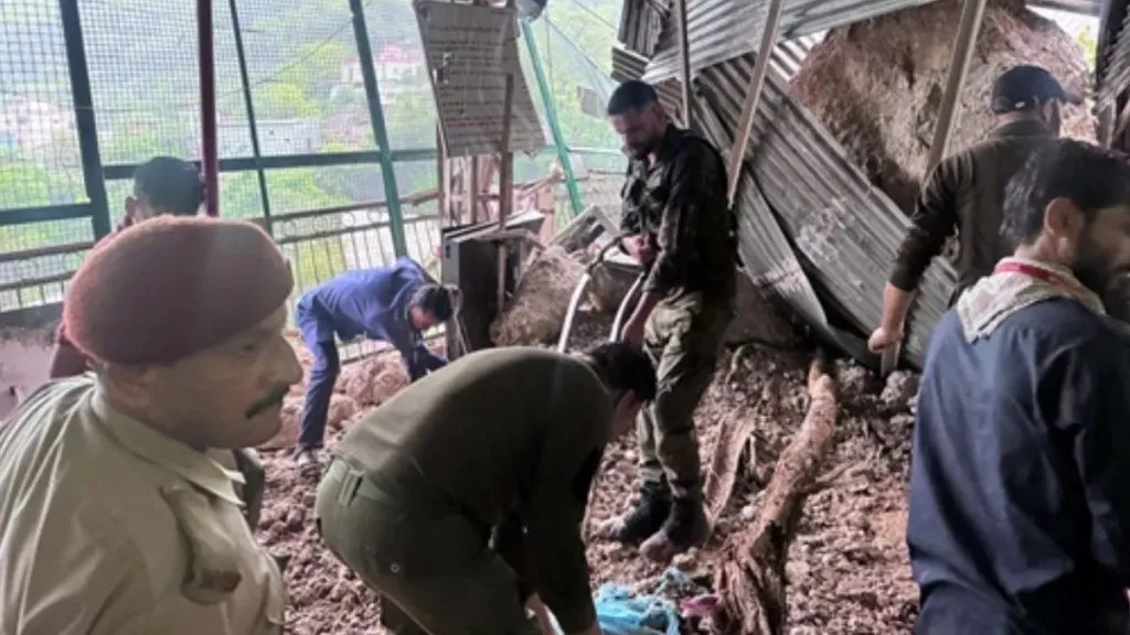 वैष्णोदेवी यात्रामार्गावर भूस्खलन Landslide on Vaishnodevi pilgrimage route