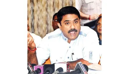 पैसे घेणारे, देणारेही दोषी : सरदेसाई Both the one who takes and gives money are guilty: Sardesai