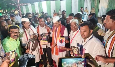 ‘विठू माऊली’ विशेषांकाचे मुख्यमंत्री फडणवीस यांच्या हस्ते प्रकाशन ‘Vithu Mauli’ special issue released by Chief Minister Fadnavis