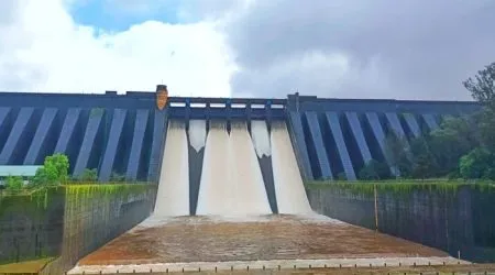 धरण क्षेत्रात पावसाची बॅटींग नद्यांच्या पाणीपातळीत वाढ Continuous rainfall in the dam area; rise in river water levels