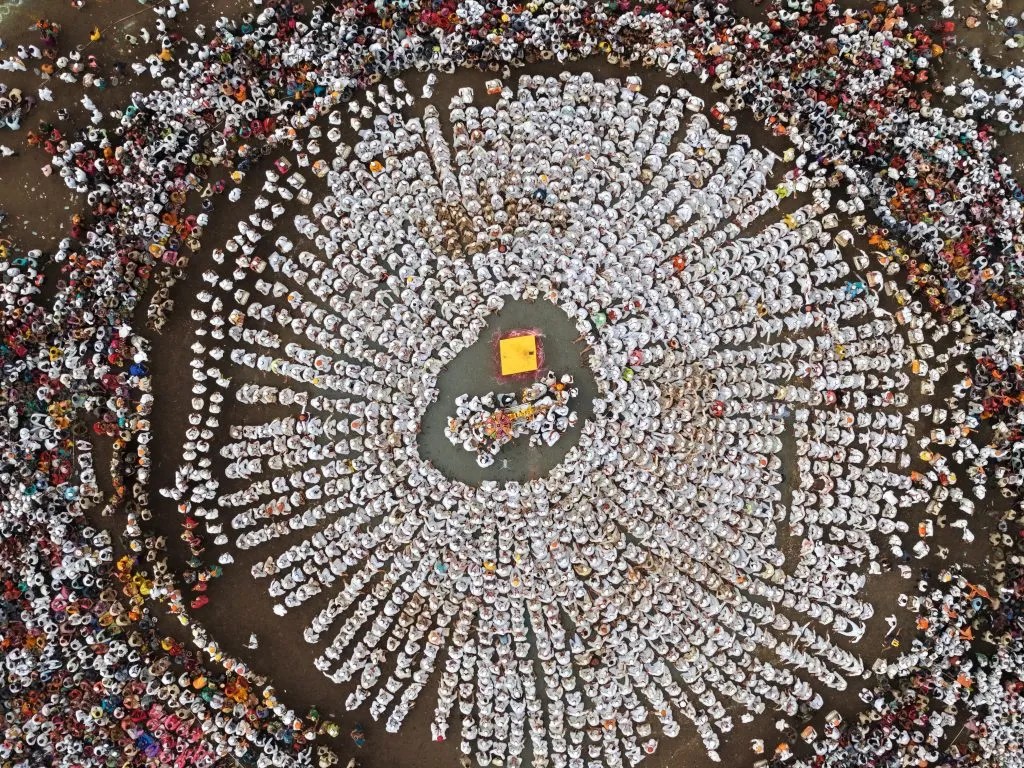 The Ringan Immersed in Devotion