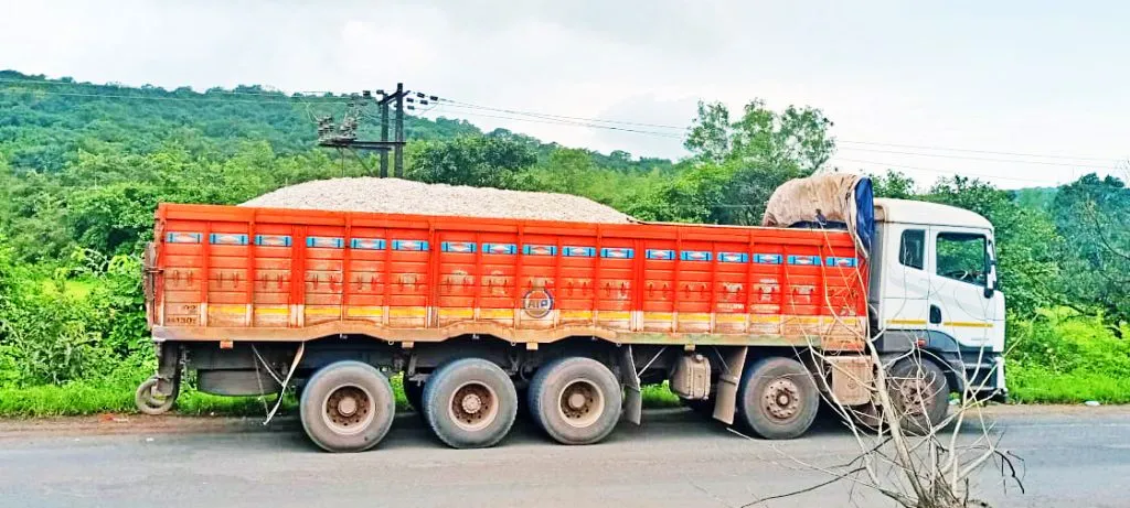 Heavy traffic on Kusmali Bridge is dangerous