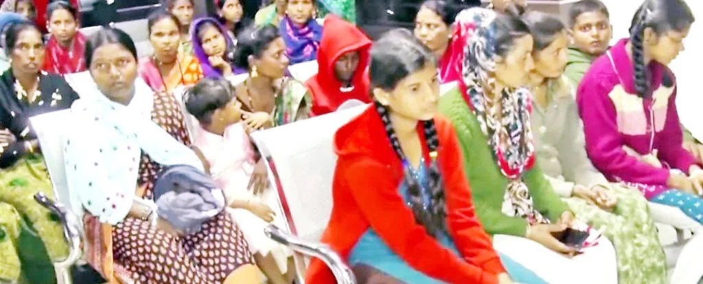 मध्यान्ह आहारातून विषबाधा; 35 हून अधिक विद्यार्थी अत्यवस्थ Mid-day meal poisoning; More than 35 students in critical condition