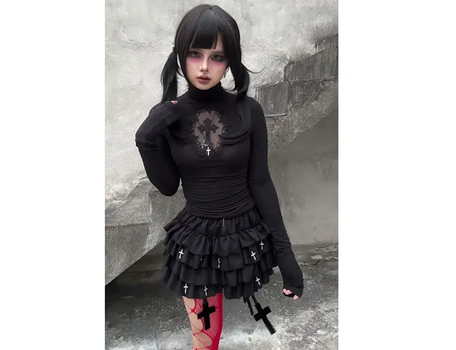 वयाच्या 12 व्या वर्षी कापावा लागला पाय, आता फॅशन स्टार Had to have leg amputated at age 12, now a fashion star