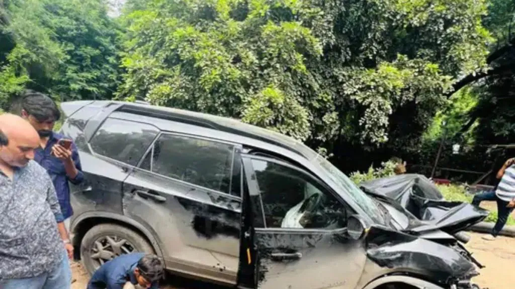 4 people died in a hit-and-run incident in Gujarat