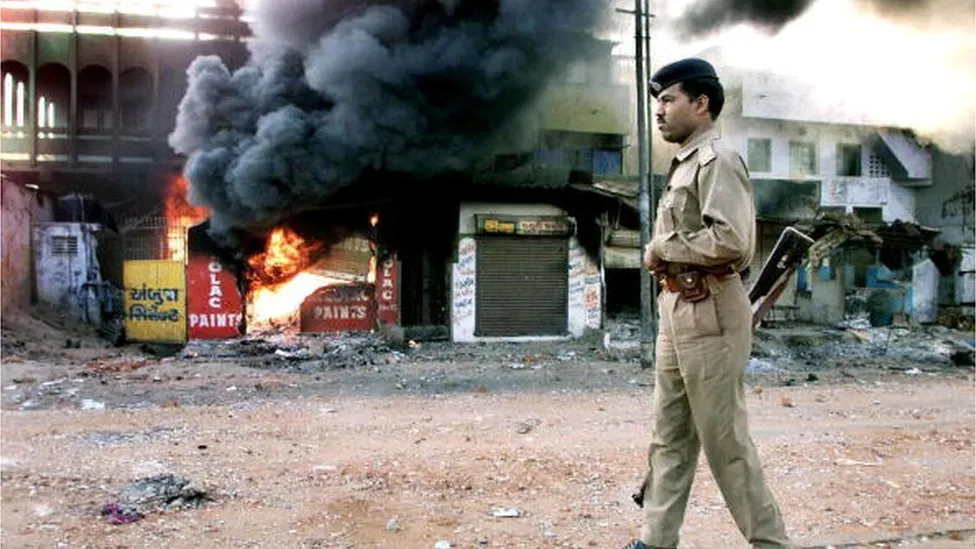 गुजरात दंगलीच्या 3 आरोपींची निर्दोष मुक्तता