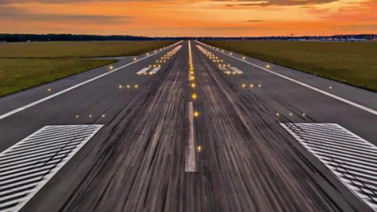 माता-पुत्राने वायुदलाची धावपट्टीच विकली Mother and son sell air force runway