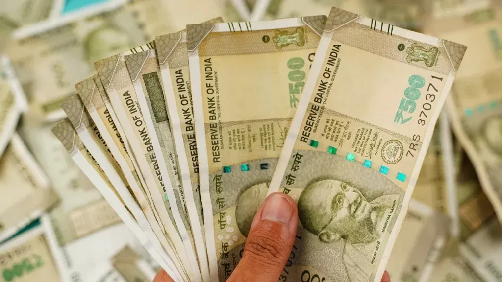 अतिरिक्त आयुक्तांपासून लिपिकापर्यंत दिले पैसे Money given from Additional Commissioner to clerk