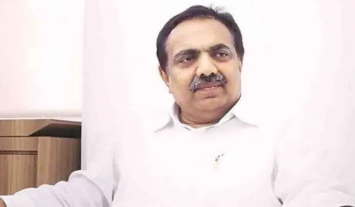 मला आव्हान? आता बघा काय करतो! A challenge to me? Just watch what I do now!