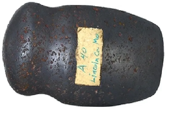 200 वर्षे जुन्या घरात मिळाला प्राचीन दगड Ancient stone found in 200-year-old house