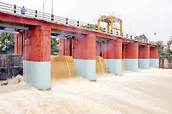 राकसकोप जलाशयाचे दोन दरवाजे उघडले Two gates of Rakskop Reservoir opened