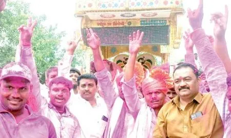 Sangli News: शेळ्यामेंढ्यांना विक्रमी दर, आटपाडी बाजारात डॉल्बी लावून शेतकऱ्यांचा जल्लोष Atpadi Sheep Market shepherd celebrate with Dolby chariots they get record numbers of sheep and goats Marathi News