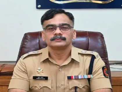 The SP reviewed the traffic situation on a two-wheeler