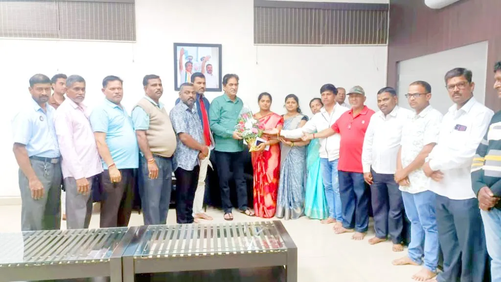 ग्रा.पं.देवस्थान पंचकमिटी, यात्रा कमिटी, ग्रामस्थांतर्फे आमदारांना निवेदन Gram Panchayat Devasthan Pancha Committee, Yatra Committee, Villagers' Representation to MLAs