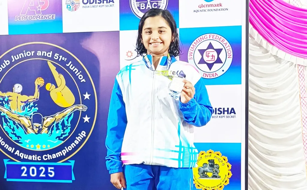 Aarohi Chitragar wins silver in swimming