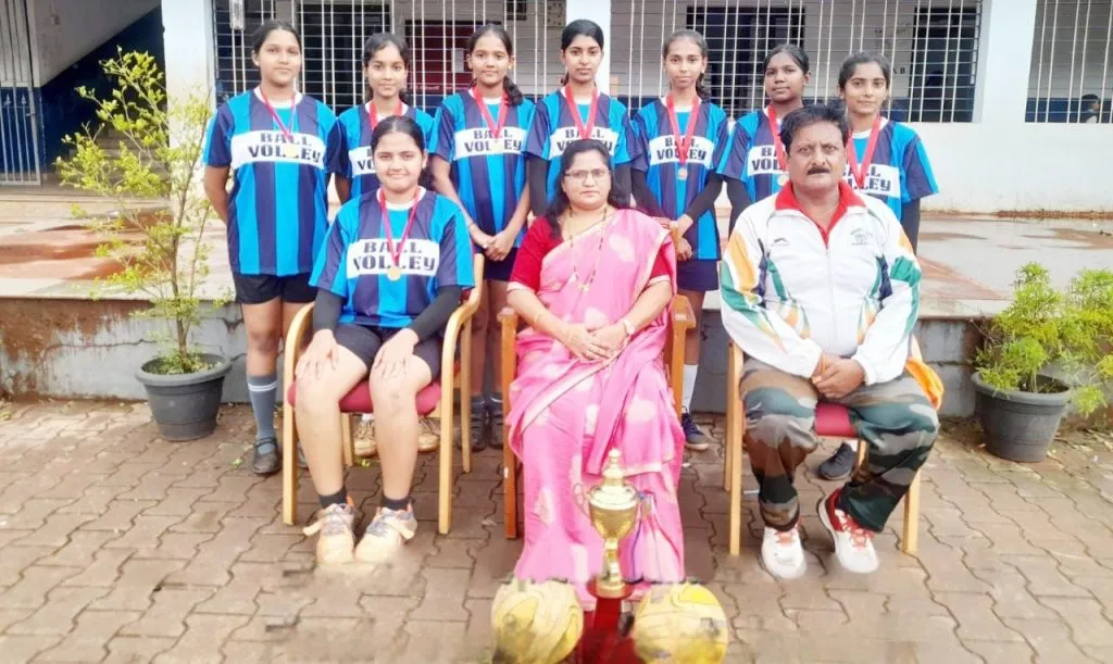 व्हॉलीबॉल स्पर्धेत वनिता विद्यालय संघ विजेता Vanita Vidyalaya team wins in volleyball tournament