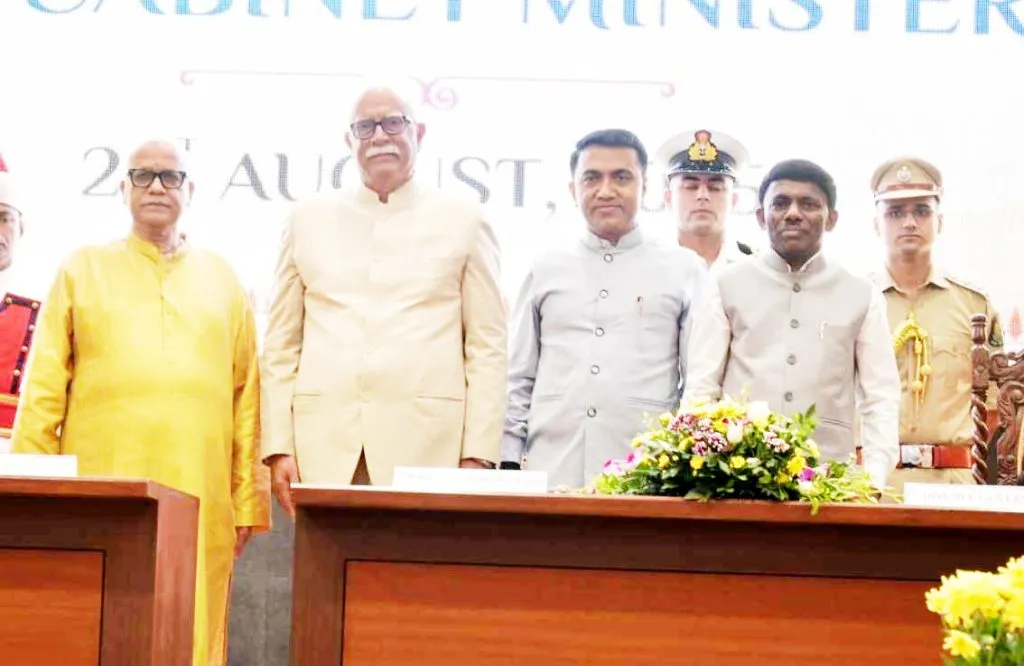 Ramesh Tawadkar, sworn in as Kamat