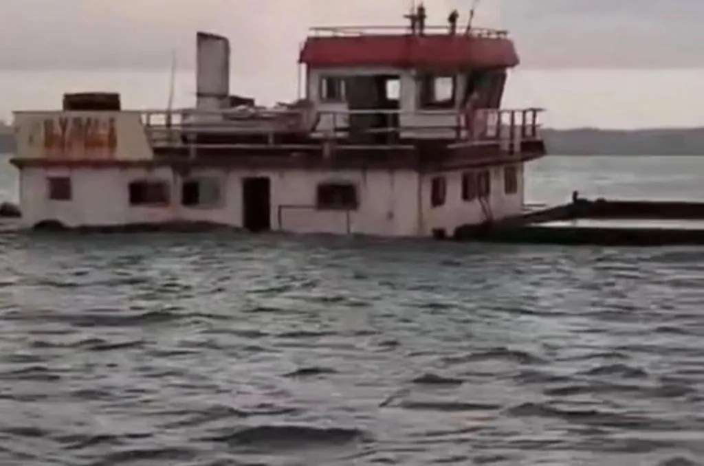 A cargo barge sank near Murgaon port