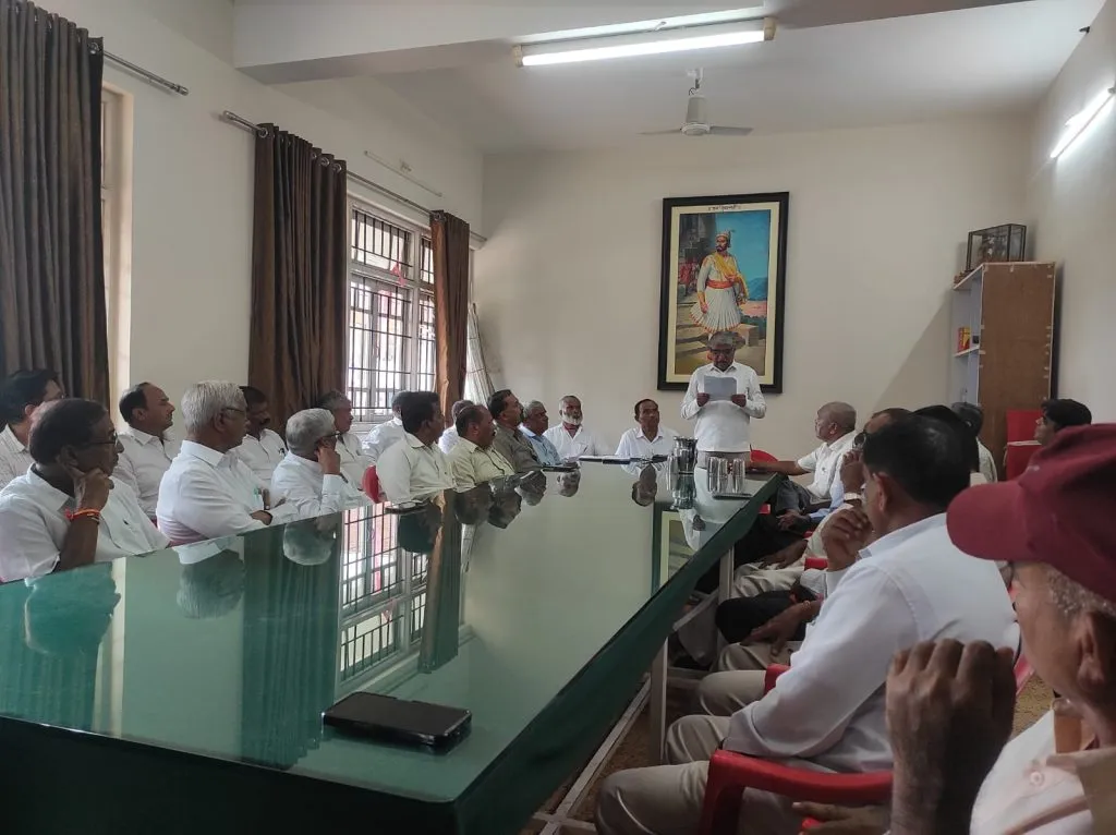 ‘मराठी’साठी जिल्हाधिकारी कार्यालयाला आज धडक Collector's office attacked today for 'Marathi'