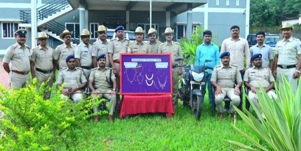 खानापूर पोलिसांकडून चोऱ्यांचा तपास Khanapur police investigating thefts