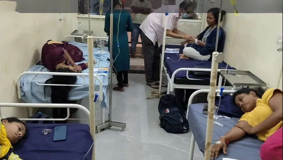 गुहागरमध्ये दहा महिलांना विषबाधा Ten women suffer from food poisoning in Guhagar