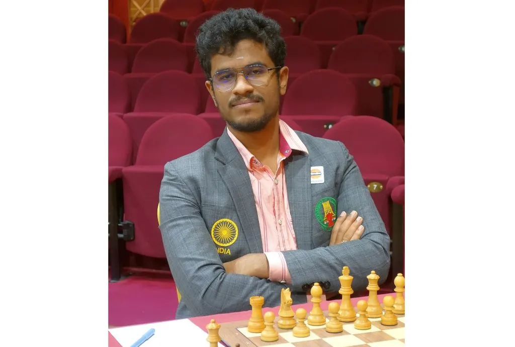 Karthikeyan's shock to Vidit, Keemer close to winning position