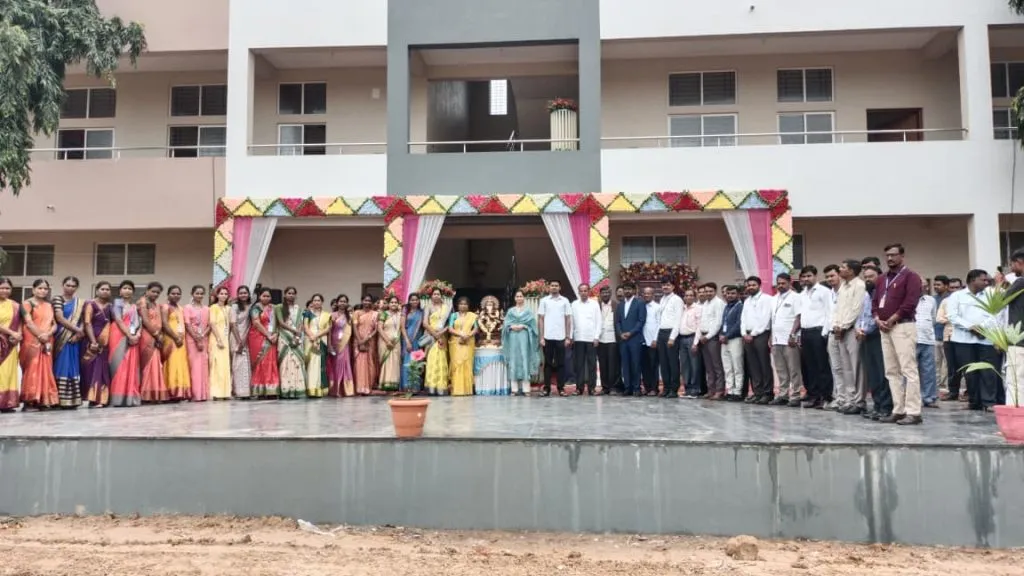 Teachers should make the future of students bright