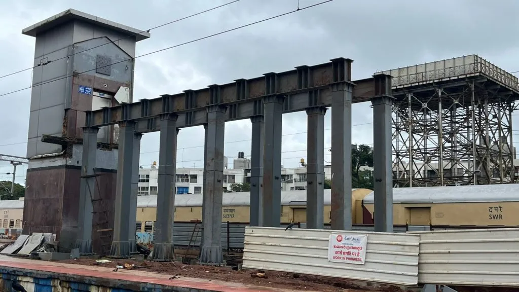 Work on foot over bridge at railway station promoted