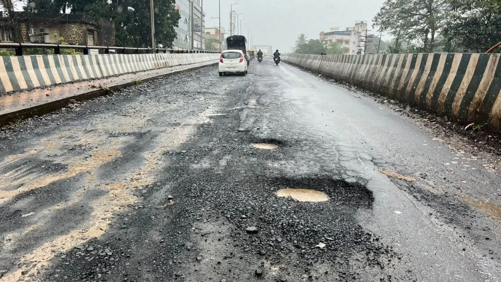 Hunger strike from tomorrow for potholes on flyover