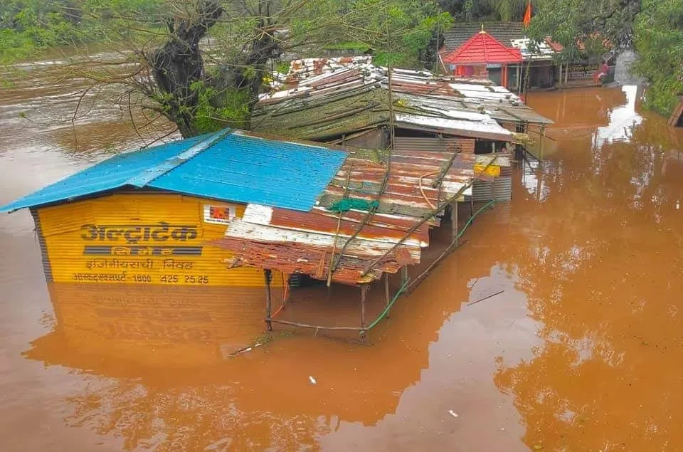 जिल्ह्यात पावसाचा कहर Heavy rains wreak havoc in the district