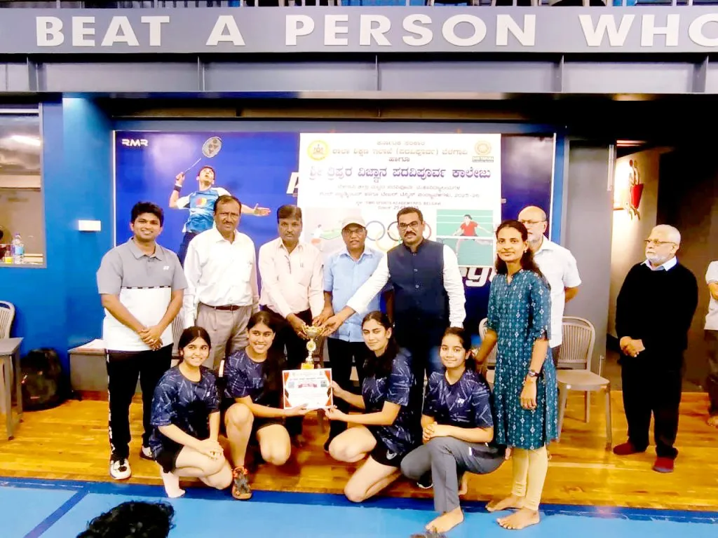 बॅडमिंटनमध्ये गोगटे, केएलई विजेता Gogte, KLE winner in badminton