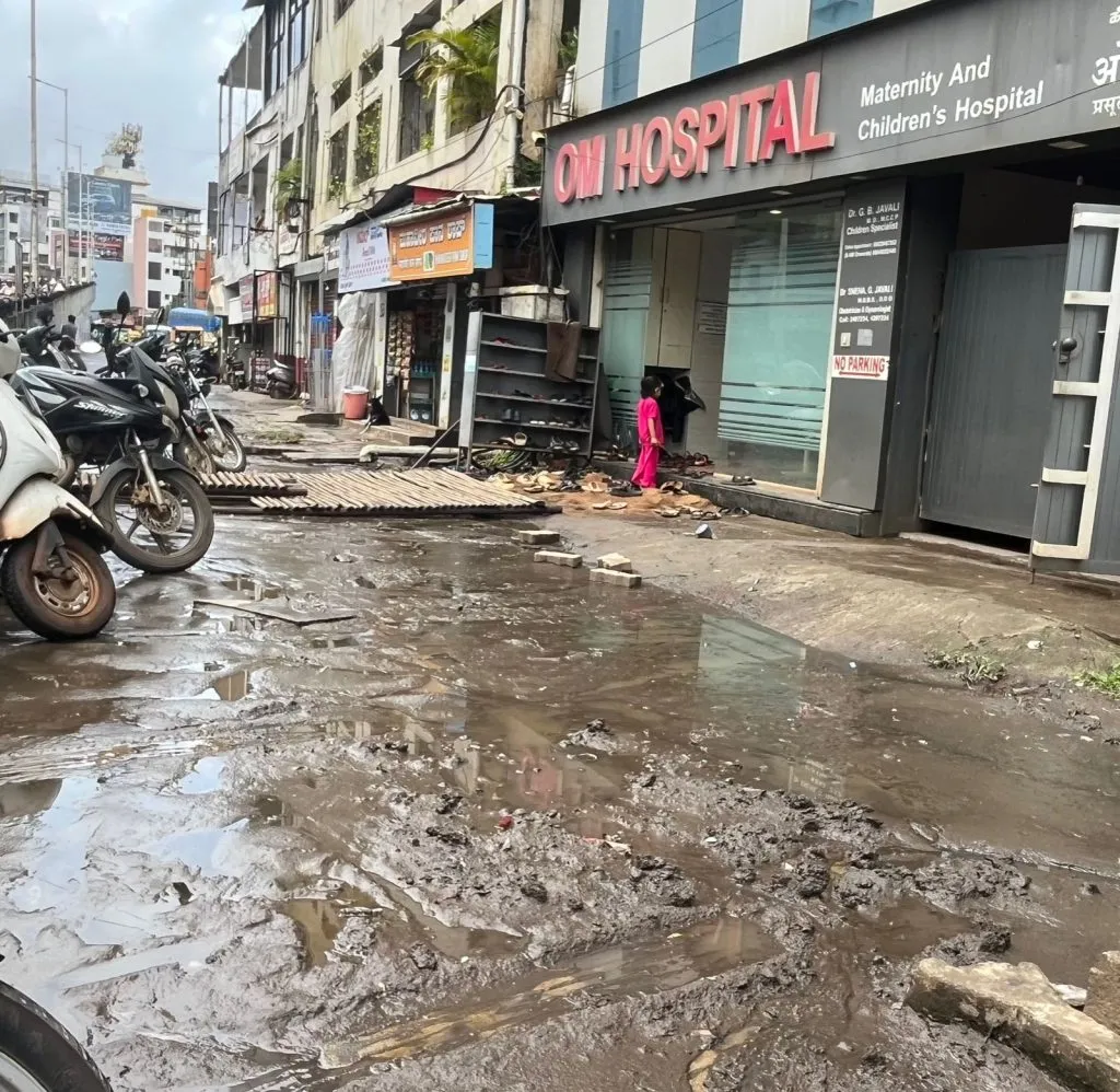 Foul smell due to sewage spilling on SPM Road