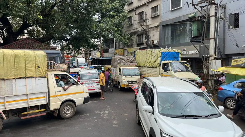Rains have stopped, the market is flourishing