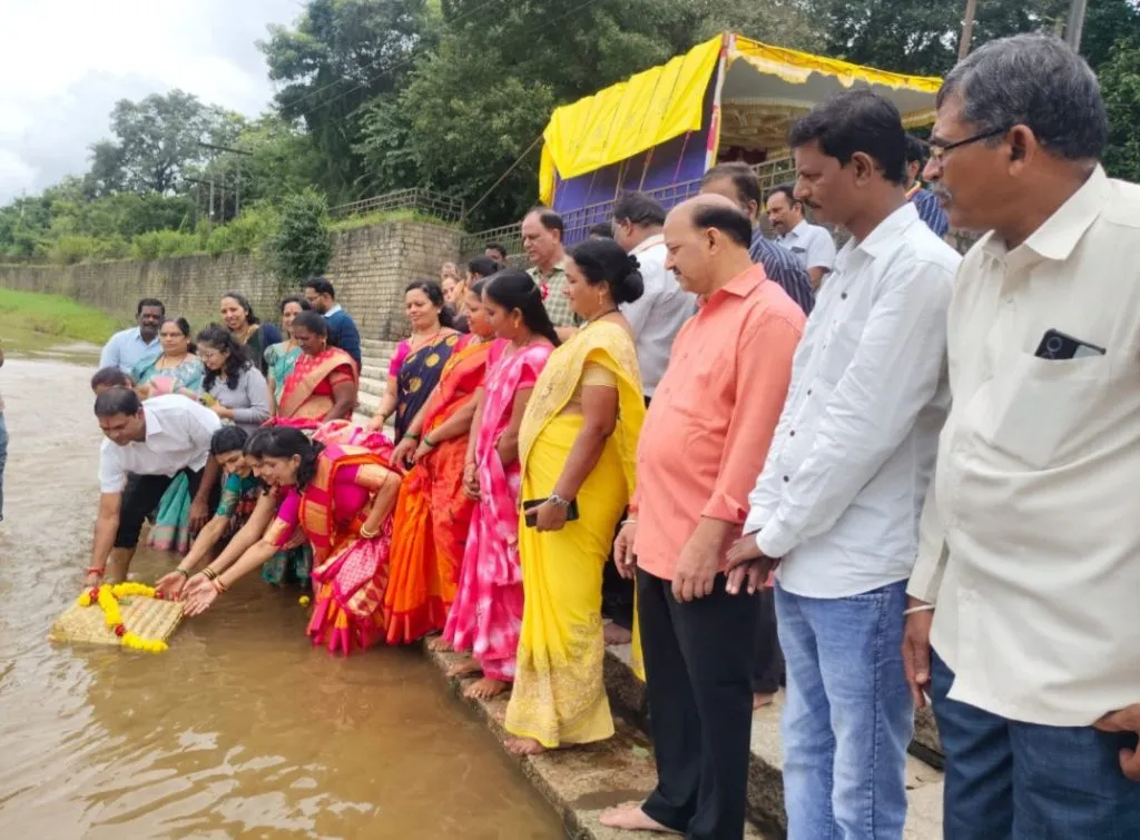 Ganga puja performed on the Malaprabha river ghat on behalf of Khanapur Nagar Panchayat