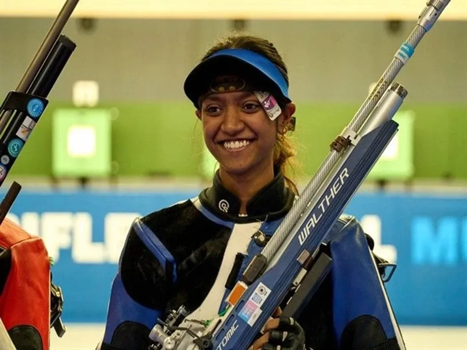 Gold in Air Rifle to Elavenil Valarivan