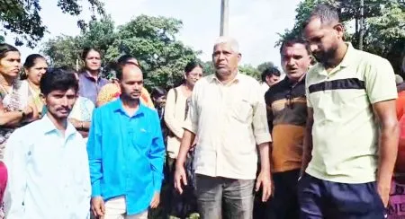 बाची सरकारी शाळेतील शिक्षकाच्या बदलीच्या निषेधार्थ शाळेला ठोकले टाळे School closed to protest teacher transfer