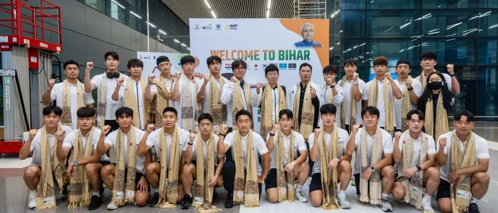 कोरिया पुरुष हॉकी संघ बिहारमध्ये दाखल Korean men's hockey team arrives in Bihar