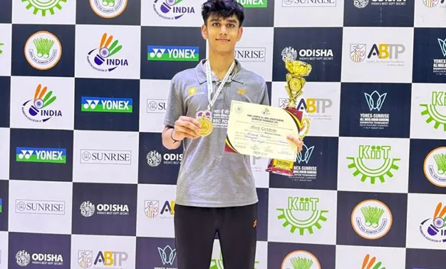 बॅडमिंटन स्पर्धेत रोनक, श्रीयांशी विजेते