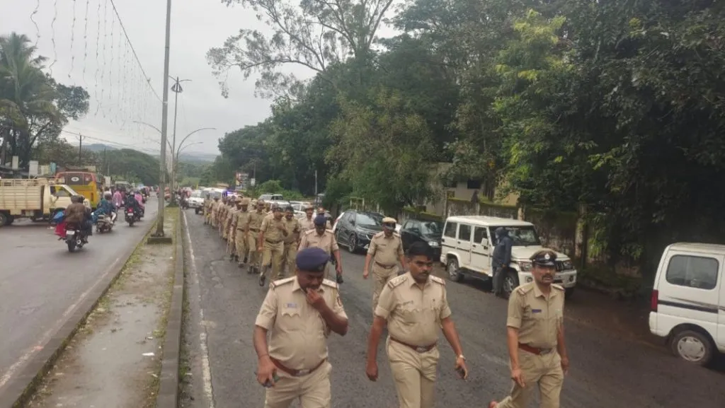 खानापूर शहरात पोलिसांचे पथसंचलन Police parade in Khanapur city