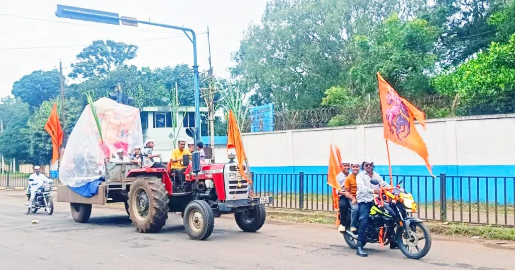 The sound of the mridangam in the eastern region welcomes the arrival of Ganesha.