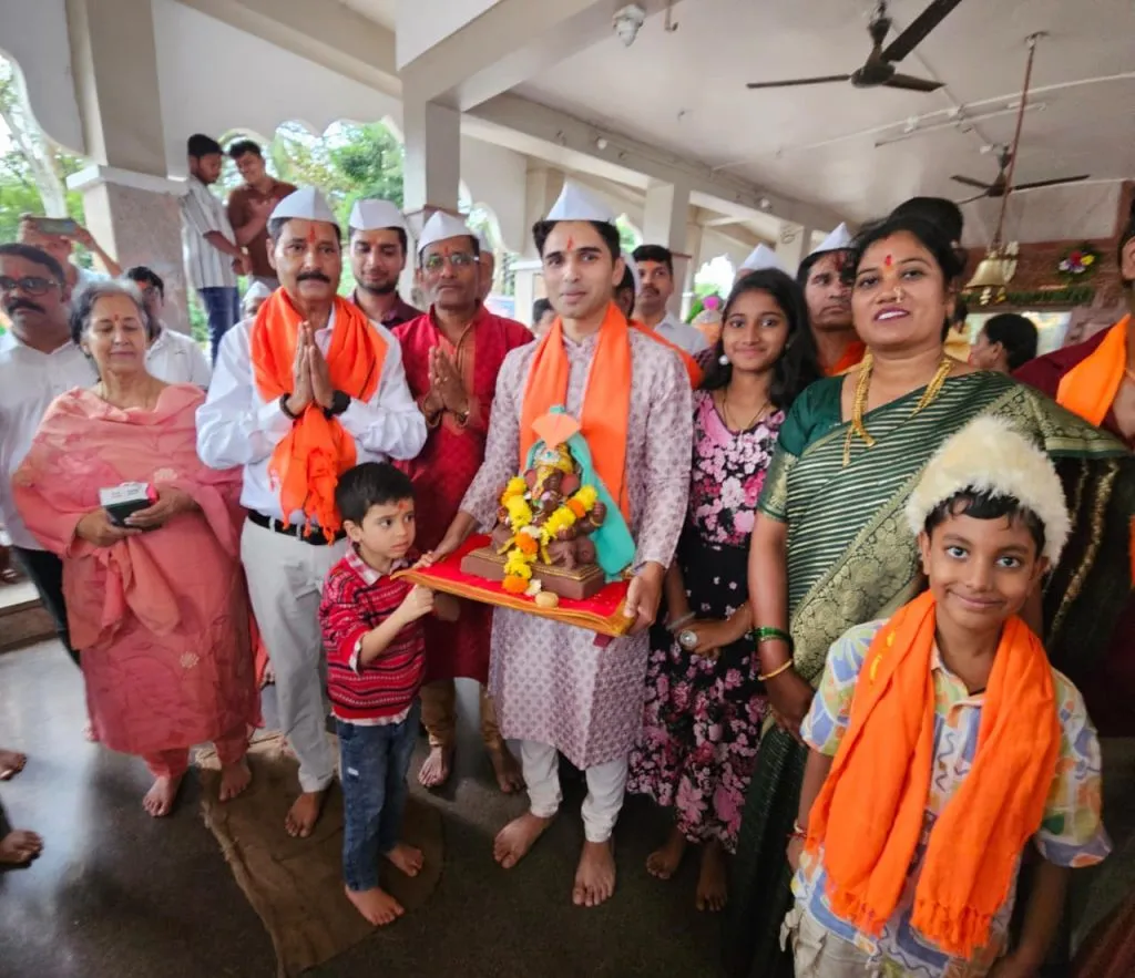 Officials show communal harmony