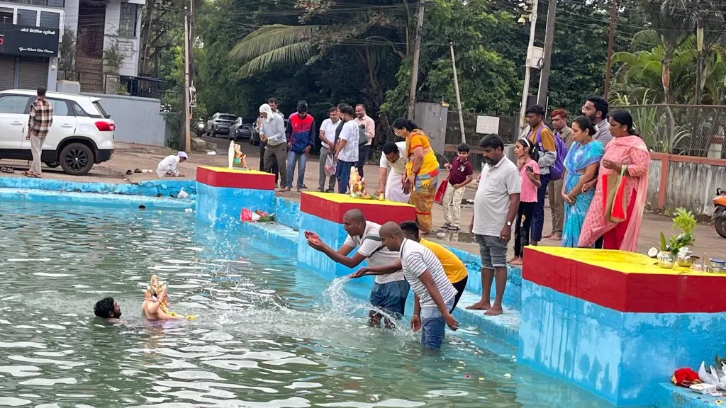 Emotional tribute to Ganesha for one and a half days