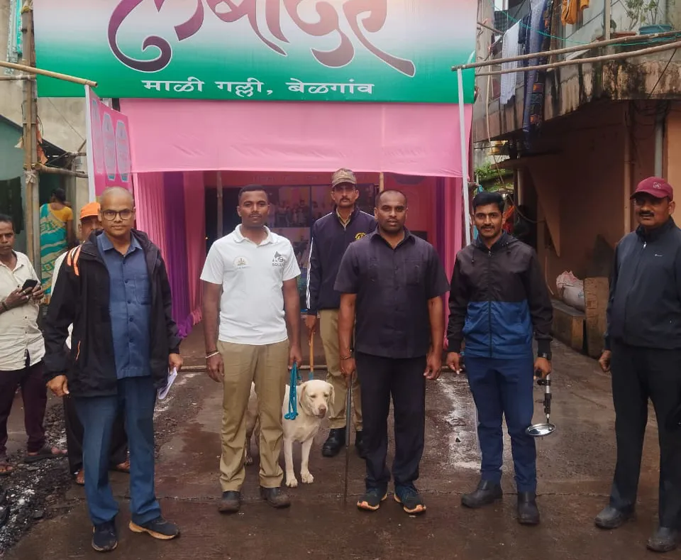 शहरातील गणेशोत्सव मंडपांची स्फोटक शोधक पथकाकडून तपासणी Explosive detection team inspects Ganeshotsav pavilions in the city