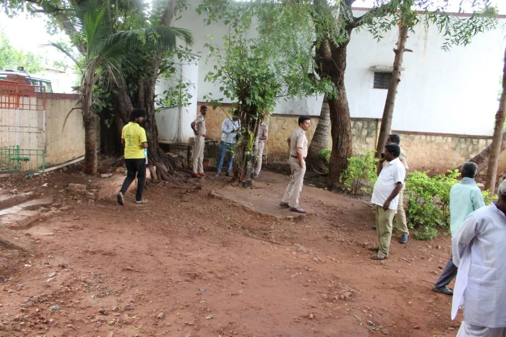 मुख्याध्यापकाला हाकलण्यासाठी मुलांच्या जीवाशी खेळ Playing with children's lives to get the principal fired