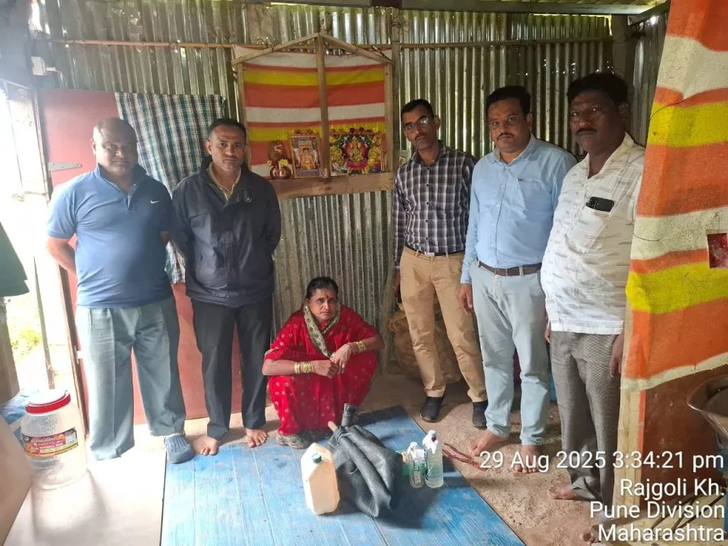 Fifteen liters of village liquor seized from a grocery store in Idalhond